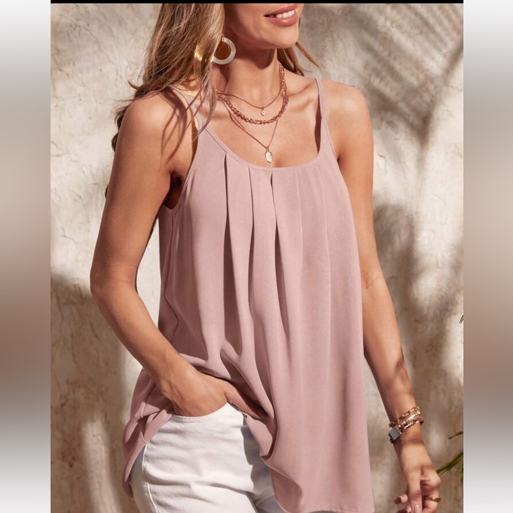 Women’s Shop Basic Scoop Neck Pleated Swing Camo Top. NWOT